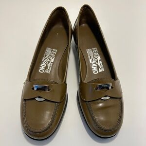 VTG Salvatore Ferragamo Women's Olive Green Loafers with Logo Silver Detail